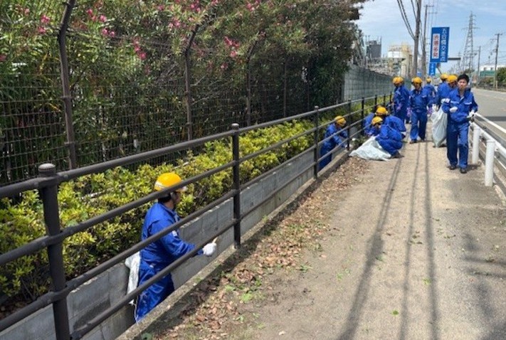 尼崎工場周辺の清掃