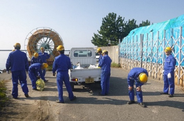 松山工場周辺の清掃